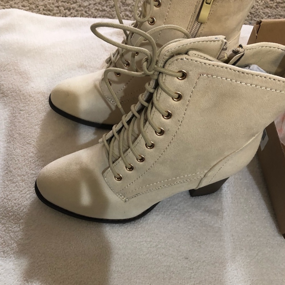 Journee Women's Stacked Heel Lace-up Booties
